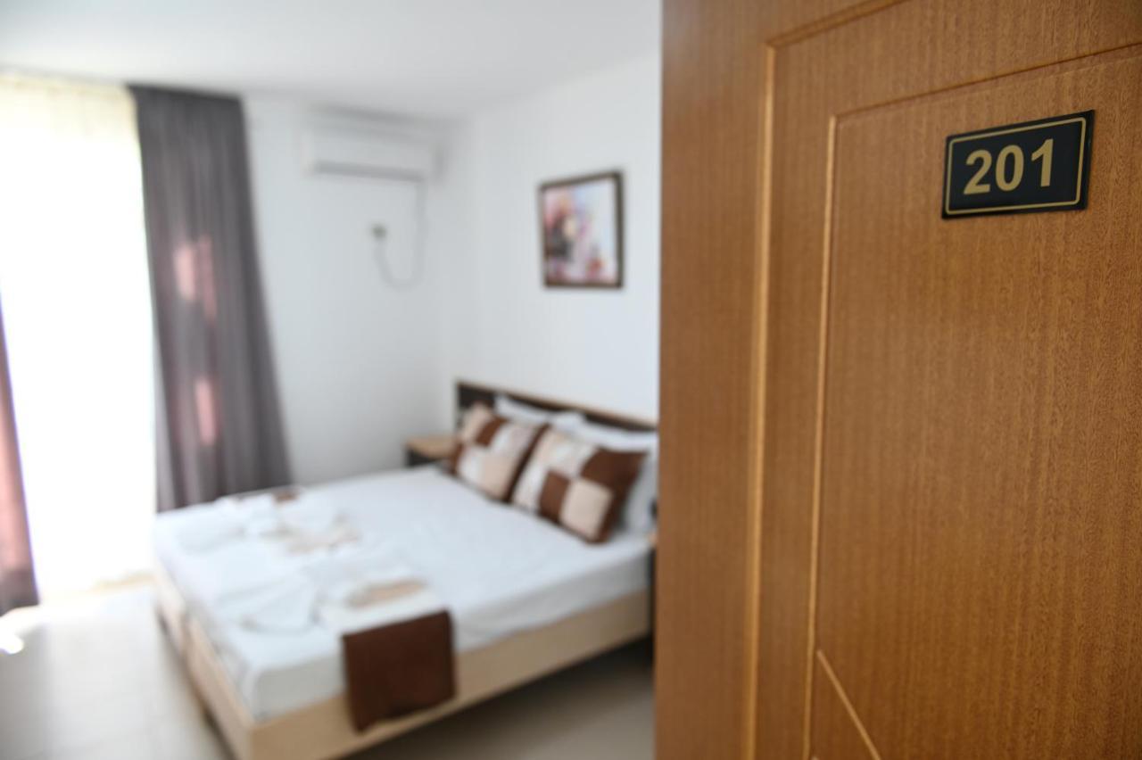 Vila Oxinn Kryemëdhenji Exterior foto