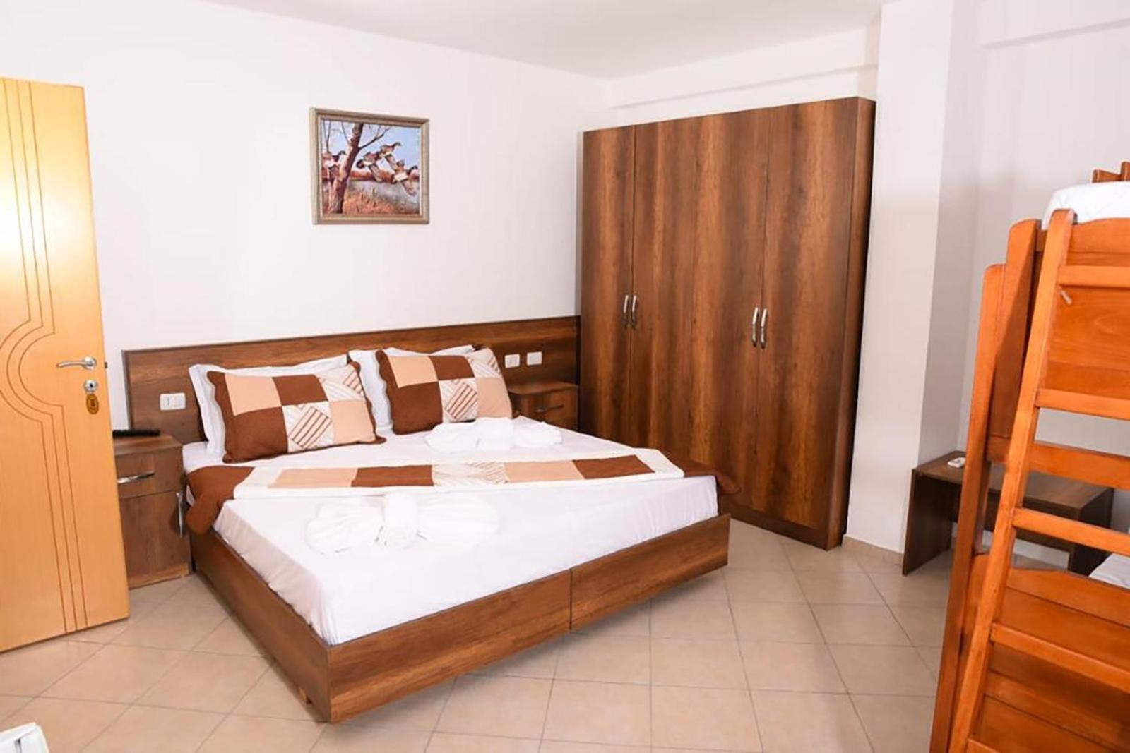 Vila Oxinn Kryemëdhenji Exterior foto